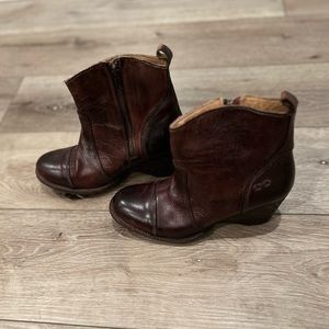 Bedstu Gentry wedge boots